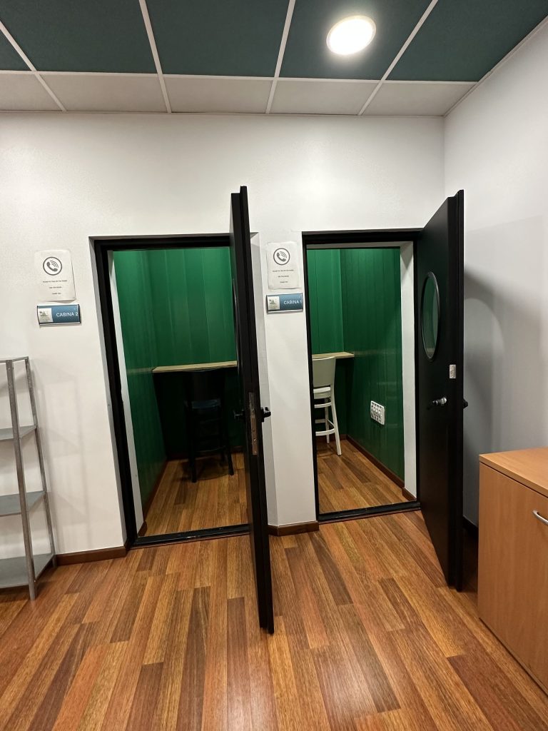 Cabinas insonorizadas para llamadas y videoconferencias en Coworking Calpe