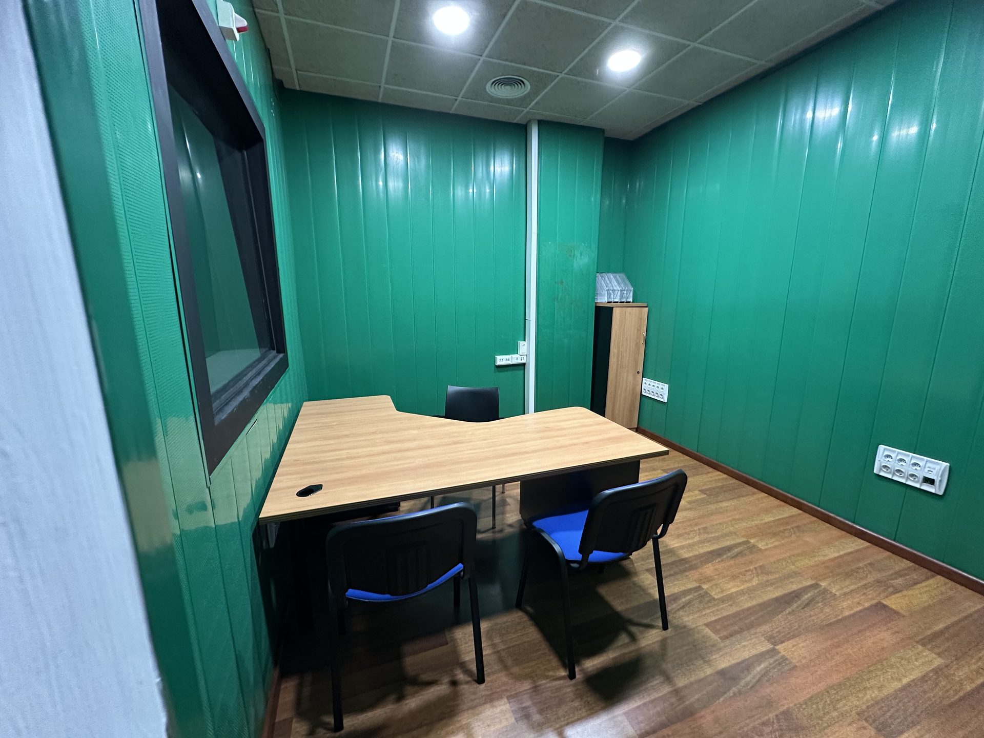 alquiler-oficinas-coworking-alicante-calpe oficina 5 insonorizada-ideal-youtubers-creadores-de-contenido-podcast